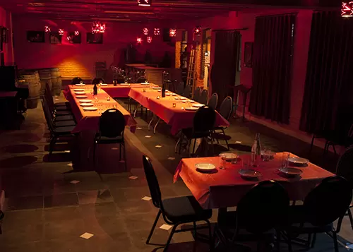Photo de tables arangées